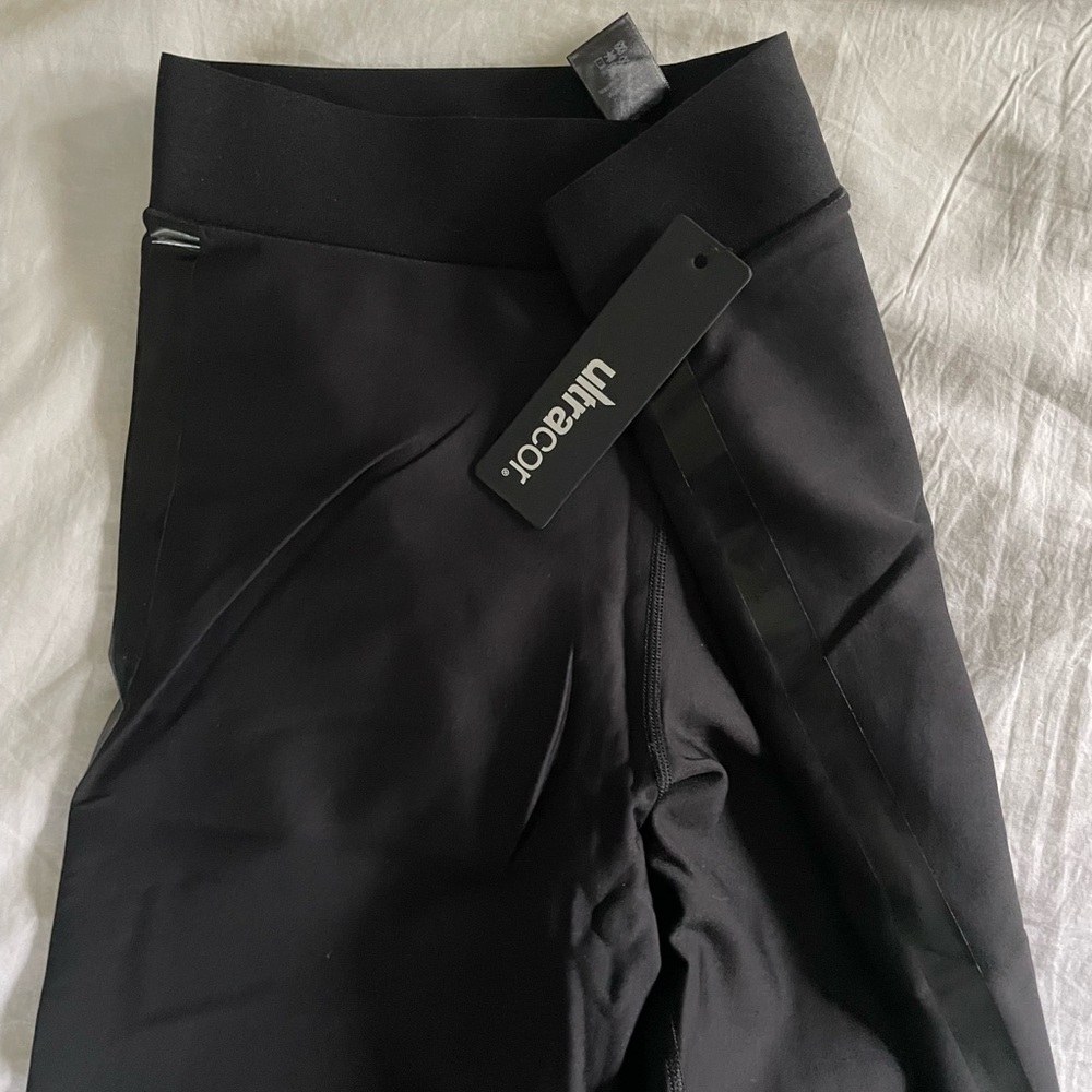 Black High-Waisted Ultracor Leggings - Picture 3 of 3